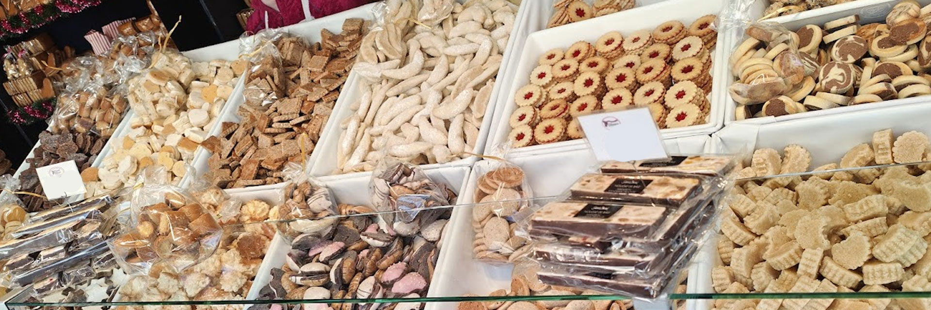 Confiserie, Süsswaren, Gebäck, Magenbrot, gebrannte Mandeln, Rahmtäfeli, Süsswaren, Erdbeeren, Jonasch, Basel