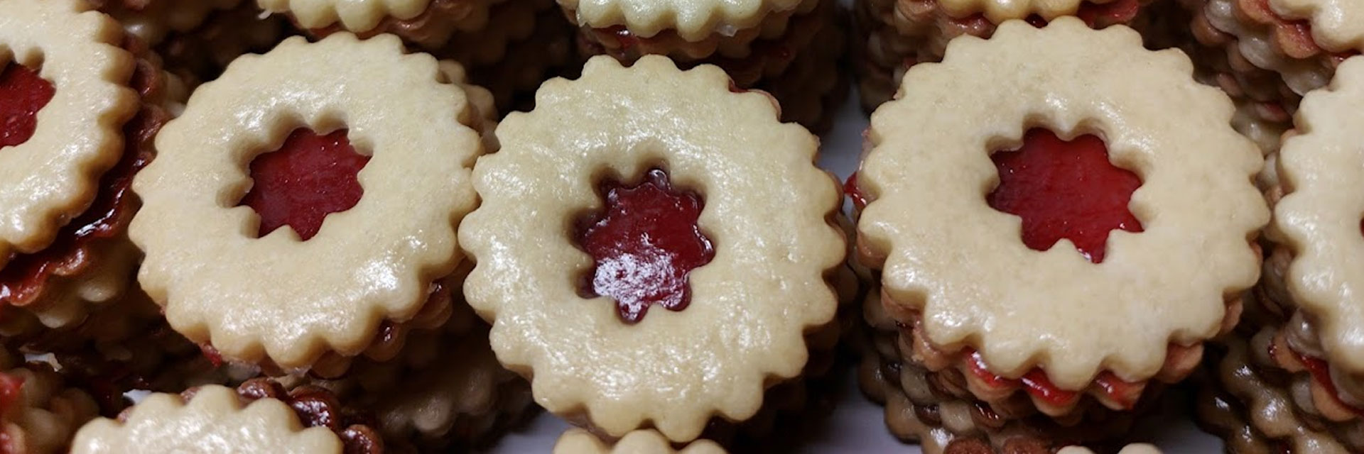 Änisbrötli, Aenisbroetli, Änis, Änisbroetli, Aenisbrötli, Springerle, Pastel de Nata, Pasteis de Nata, Natas, Confiserie, Süsswaren, Gebäck, Magenbrot, gebrannte Mandeln, Rahmtäfeli, Süsswaren, Erdbeeren, Jonasch, Basel